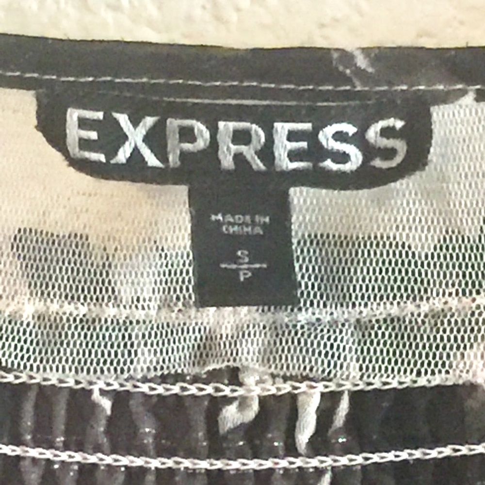 Express Sheer Pretty Printed Blouse Petite/Small - Picture 5 of 6